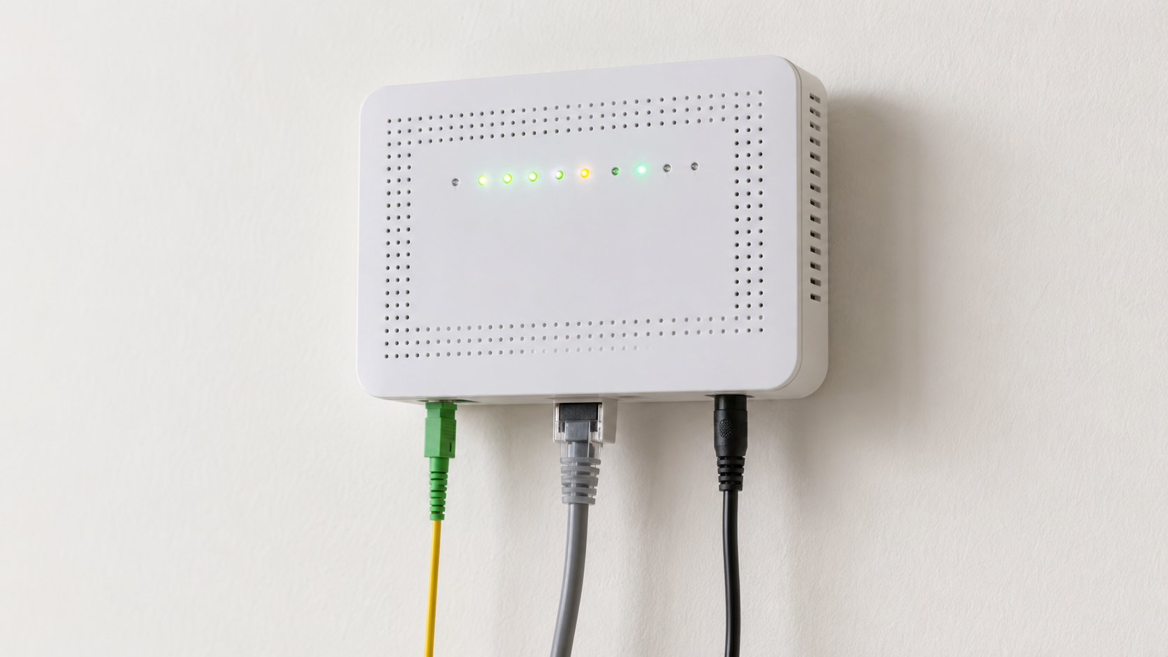 ONT mit optischem Eingang, Ethernet-Ausgang, Stromversorgung und Statusanzeigen.