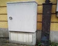 Geschlossener Kabelverzweiger (KVz) des Kupfer-Zugangsnetzes.
