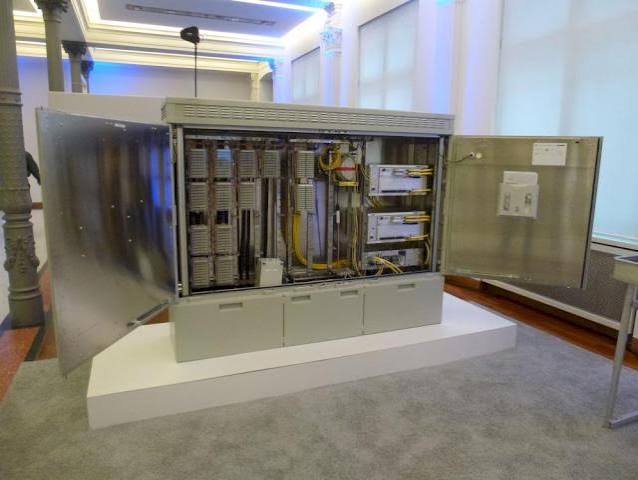 Geöffnetes Multifunktionsgehäuse (MFG) mit integrierter DSLAM- oder MSAN-Technik.